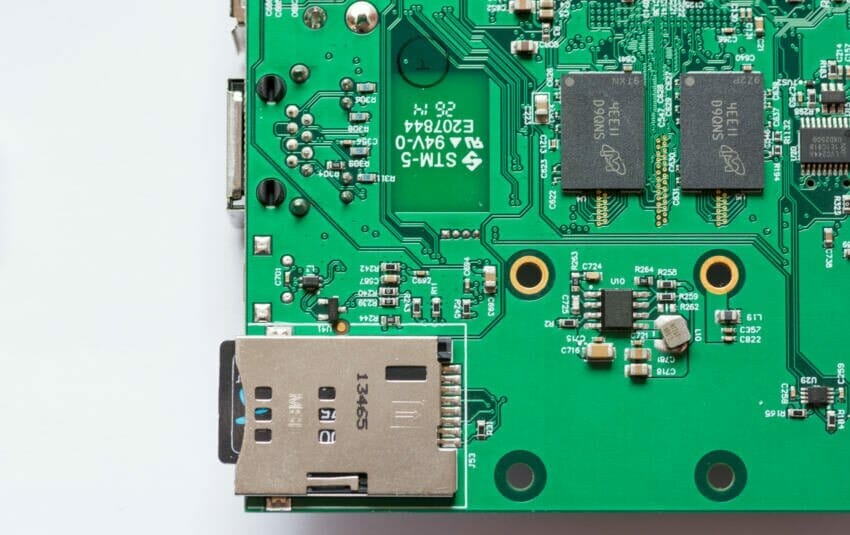 Nitrogen-Max board, bottom, SIM card inserted to the socket.